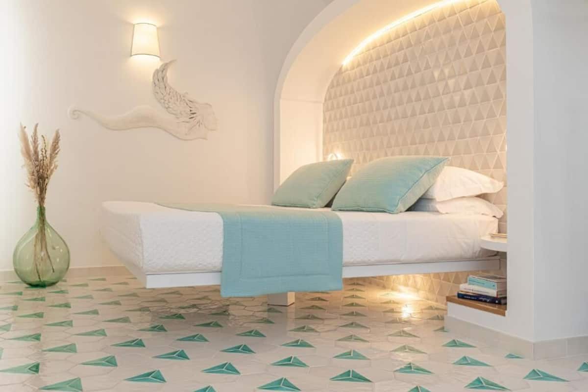 Partenope Wellness suite | Safe på rommet, skrivebord og skrivebord for bærbar PC