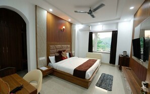 Desk, laptop workspace, free WiFi - Jayati Palace Hotel (Malyasu Malla)