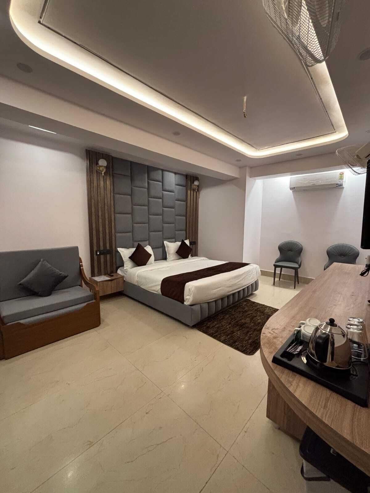 Superior Double Room, Mountain View | Premium bedding, Select Comfort beds, desk, laptop workspace