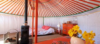 Holiday Home “Yourte Bulle De Sainte-Baume” with Wi-Fi