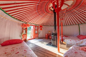 1 habitación, tabla de planchar con plancha, wifi y ropa de cama 