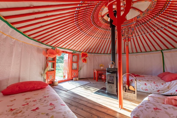 1 habitación, tabla de planchar con plancha, wifi y ropa de cama 