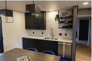 Dining - Tempe Delight! Near PHX, on Papago Park, 3 miles from Old Town Scottsdale & ASU (Tempe)
