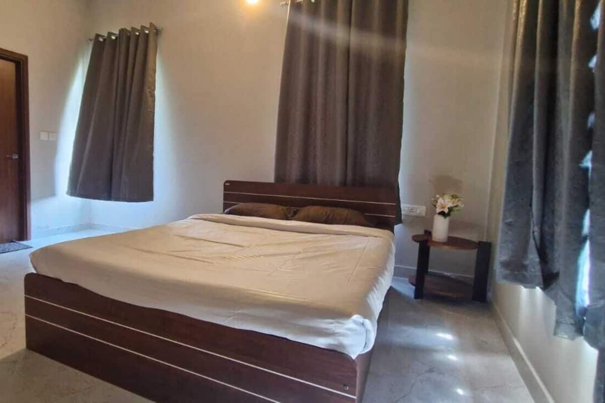 Habitación doble Deluxe, balcón, vista al mar | Escritorio, espacio para trabajar con laptop y wifi gratis