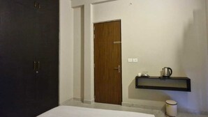 Habitación doble Deluxe, balcón, vista al mar | Escritorio, espacio para trabajar con laptop y wifi gratis 