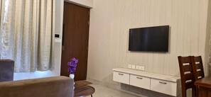 Deluxe Double Room, Balcony, Sea View | Interior - Villa Riviera (Kovalam)