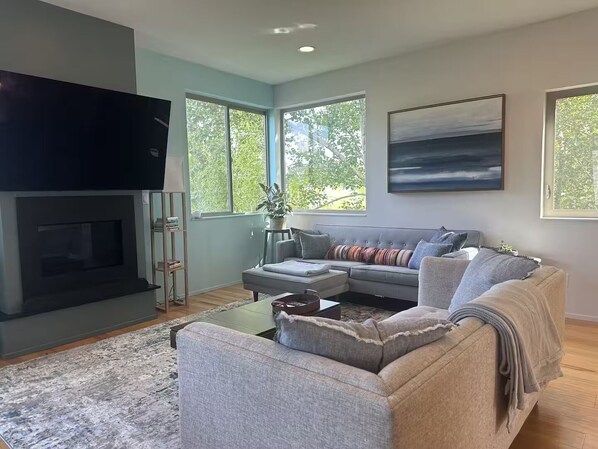 Living area - Walk to Light Rail, Stylish Retreat w/Parking + AC (Seattle)