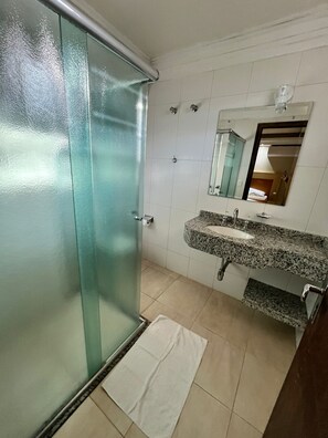 Deluxe Double or Twin Room, Garden View | Bathroom - Portal dos Lagos Hotel (São Jorge d'Oeste)