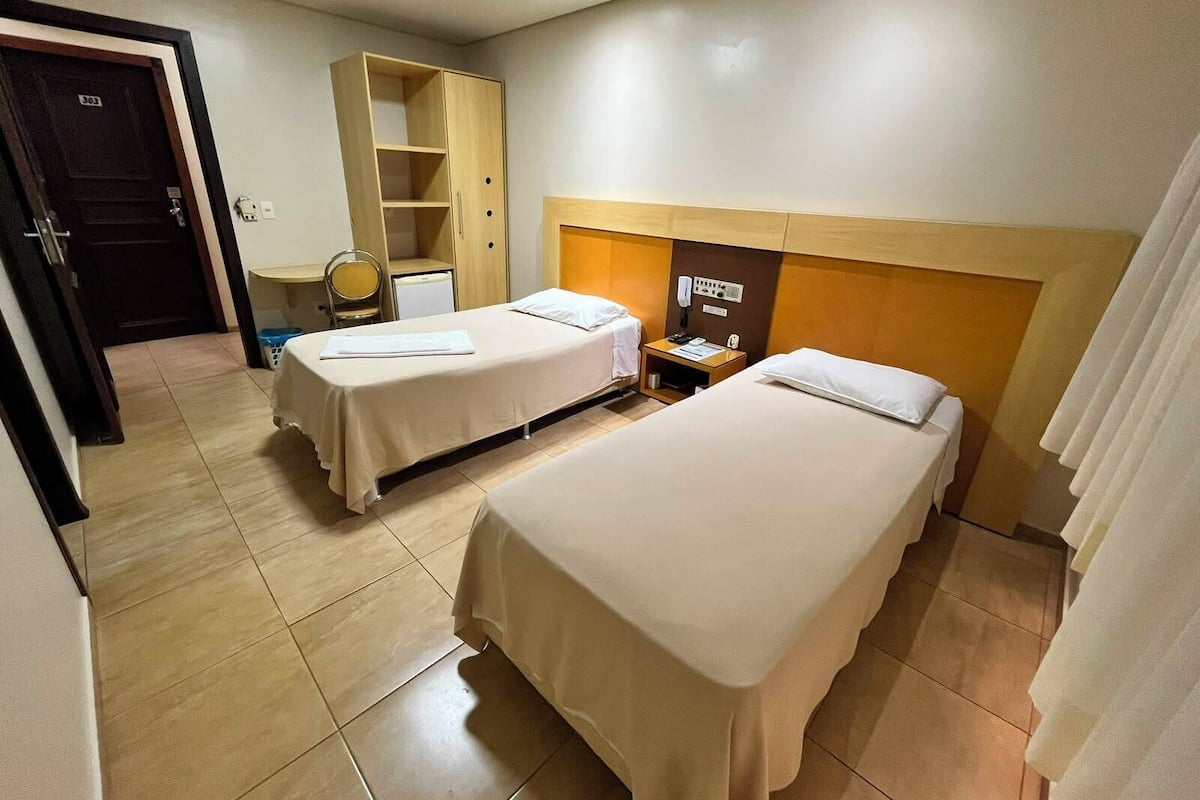Habitación Confort con 2 camas individuales, vista al jardín | Escritorio, espacio para trabajar con laptop y wifi gratis