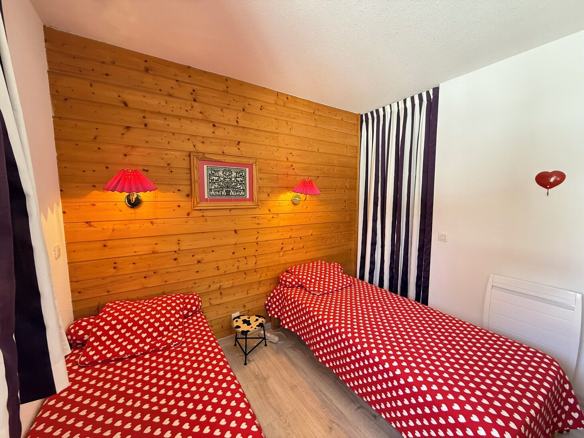1 bedroom, travel crib, WiFi