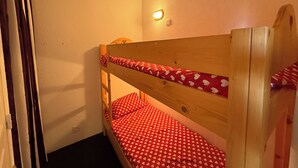3 slaapkamers, reisbedje, wifi