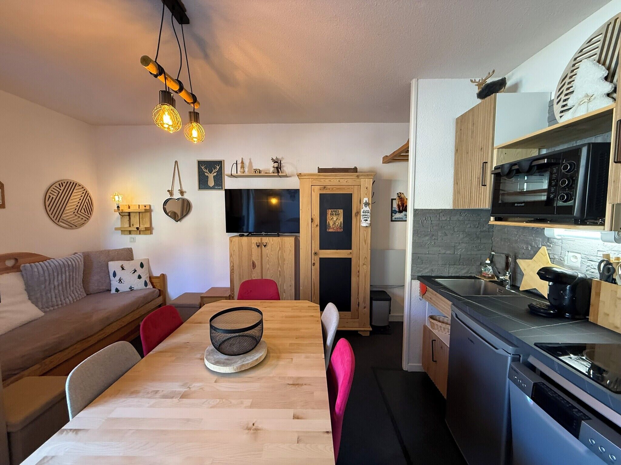 Kaffetrakter/tekoker, kjøleskap, mikrobølgeovn og ovn