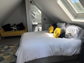 Room - Kick back and relax in this stylish apartment, 12 mins from Le Shuttle (Mersham)