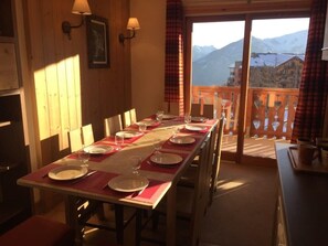 Dining - Risoul • T2 5 pers • Piscine et sauna • Skis aux pieds (Risoul)