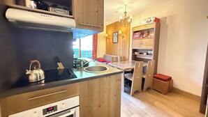 Private kitchen - Risoul • T2 6 pers • Piscine et sauna • Skis aux pieds (Risoul 1850)