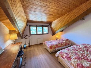 Room - Barcelonnette : Vue Panoramique • 2 chambres (Barcelonnette)