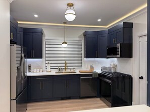 Fridge, microwave, oven, stovetop - Luxury Detroit Retreat , Gated Parking , EV Charger , Sleeps 8 (Detroit)