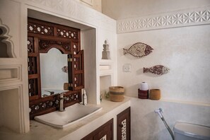 Bathroom - Oceanic Suite (Shela)