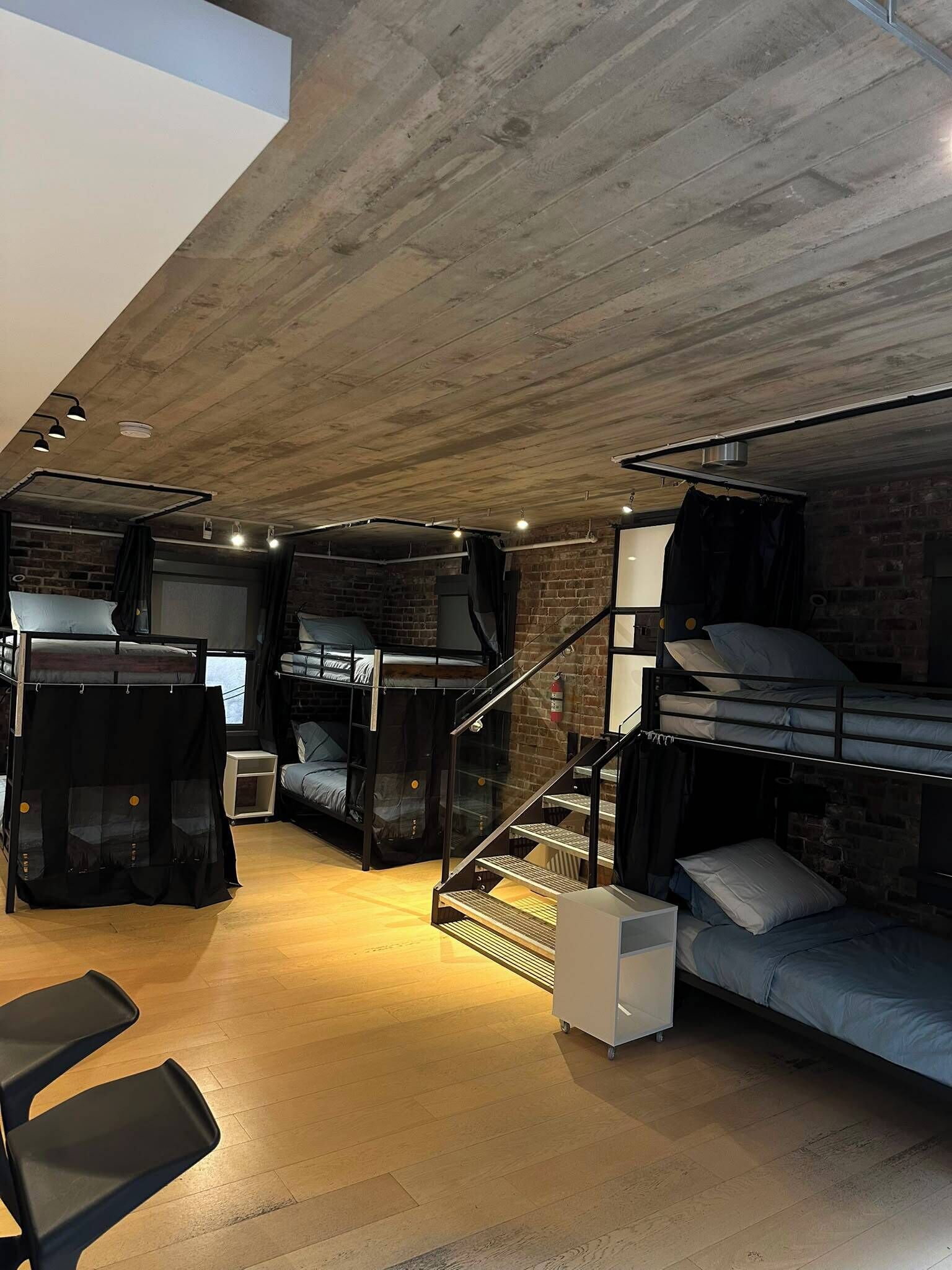 Dormitorio compartido clásico, varias camas | Caja fuerte