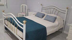 3 bedrooms, iron/ironing board, WiFi, bed sheets - 'Teixo da Serra' Apartment with Wi-Fi (Teixoso)