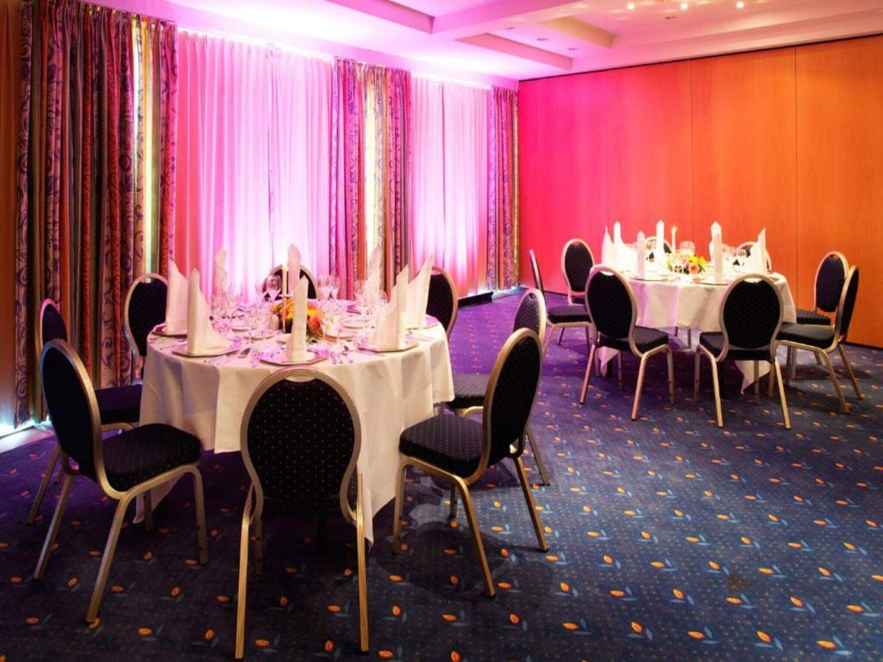 House | Banquet hall