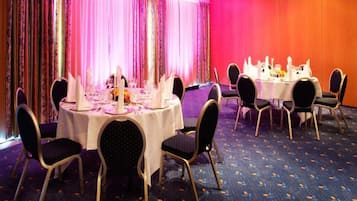 House | Banquet hall