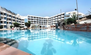 Pool - Vacation Apartment 'Tmg Green Park Arena' with Shared Pool, Wi-Fi and Air Conditioning (San Miguel)