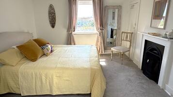 2 bedrooms, iron/ironing board, Internet, bed sheets