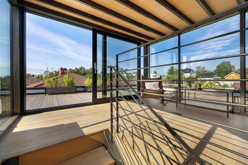 Moderner Industriestil mit sonniger Dachterrasse