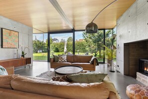 TV, fireplace - Modern industrial dream with sunny rooftop (Akershus)