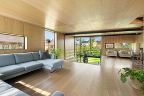 Interior - Modern industrial dream with sunny rooftop (Akershus)