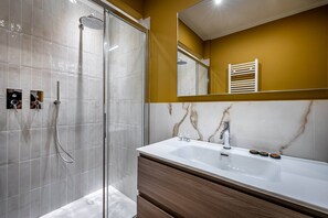 Bathroom - Morgagni (Florence)