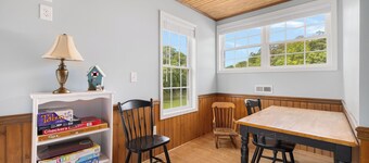 Boone Lake House with Hot Tub, Wrap Deck & Fire Pit — Sleeps 8