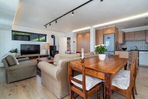 Interior - Modern Sea Facing cottage in charming St James, Cape Town (Cape Town)