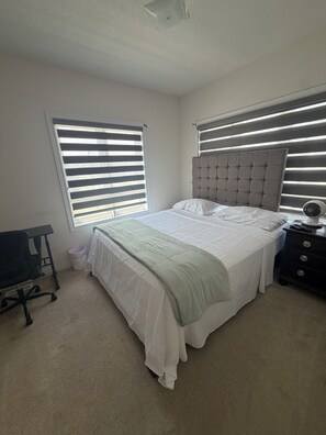Room - The Monarch Residence | Luxury for Families & Groups (Oshawa)