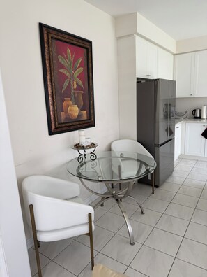 Interior - The Monarch Residence | Luxury for Families & Groups (Oshawa)