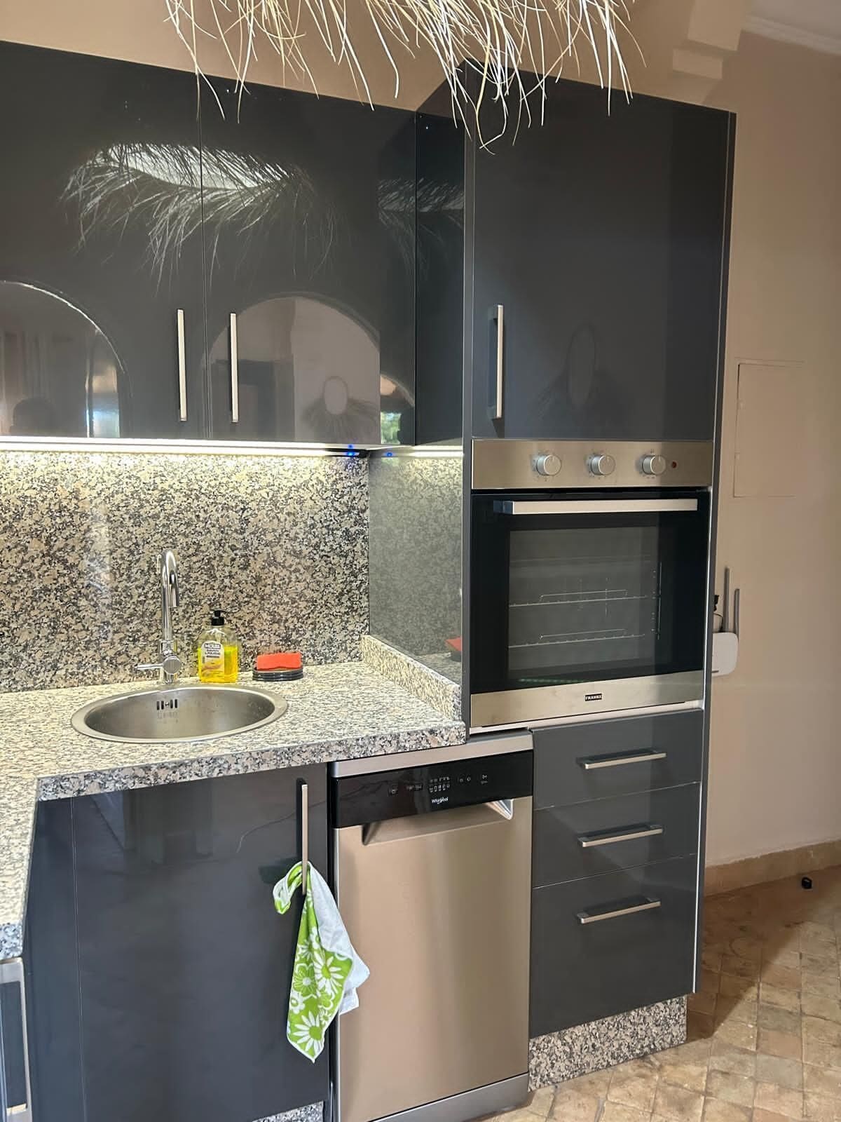 Deluxe Apartment, 1 Queen Bed, Terrace, Garden View | Private kitchen