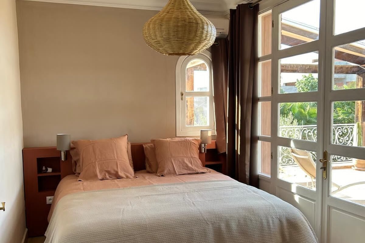 Deluxe Apartment, 1 Queen Bed, Terrace, Garden View | Free WiFi, bed sheets