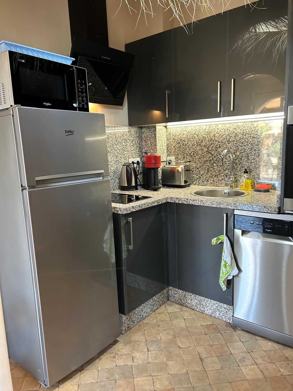 Comfort Villa, Private Bathroom, Garden View | Private kitchen