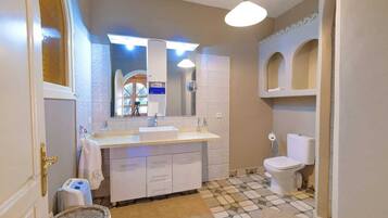 Vila Comfort, pemandangan kolam renang | Kamar mandi