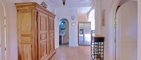 Comfort Villa, 3 Bedrooms, Pool View | Interior