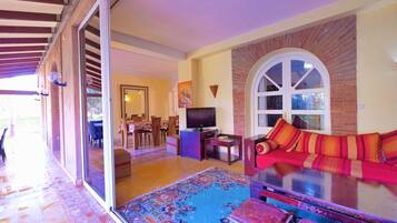 Superior Villa, 2 Bedrooms, Kitchen, Pool View | Living area