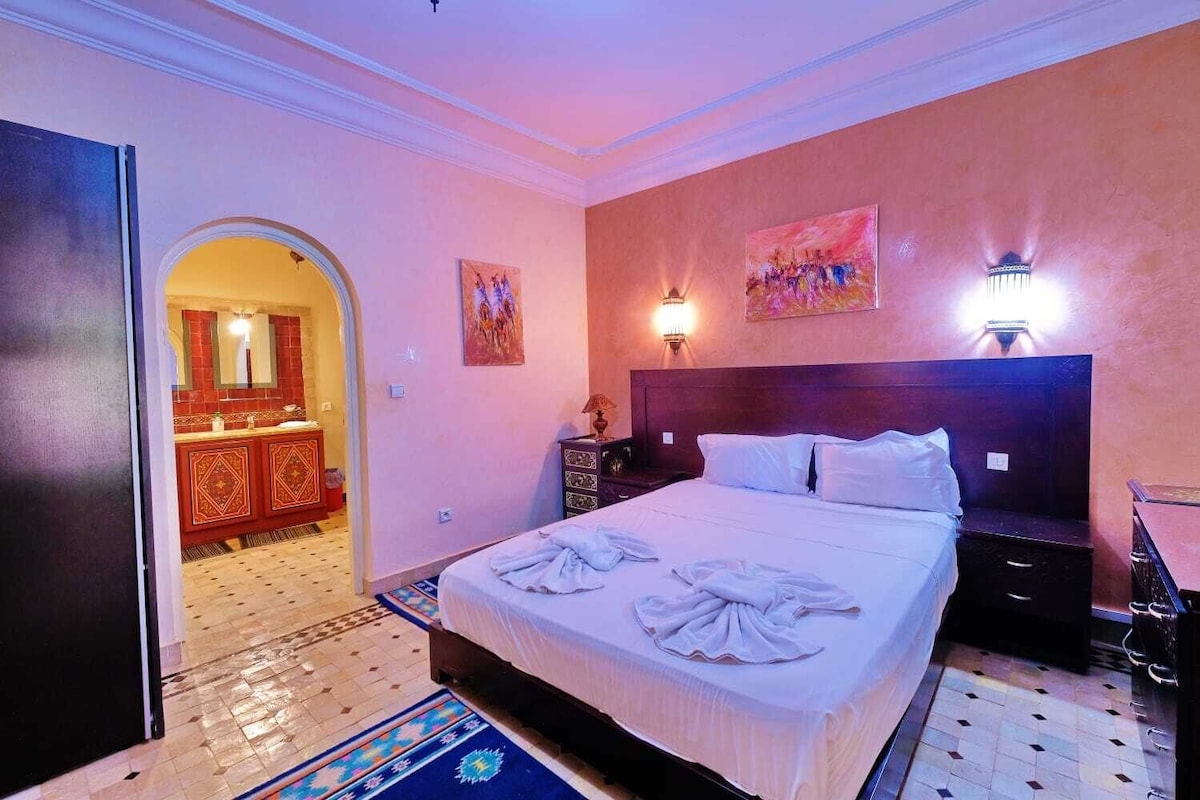Superior Apartment, 2 Bedrooms, Patio, Pool View | Free WiFi, bed sheets