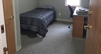 State Softball Tournament Special... Perfect 5-bedroom apartment in Fort Dodge!