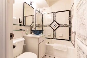 Bathroom - Elektra 501 (Seattle)