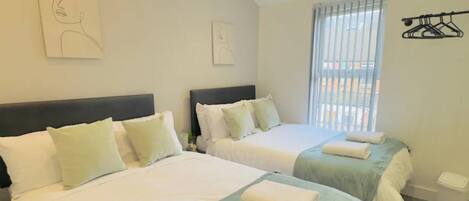House, 6 Bedrooms