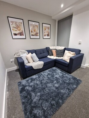 Living area - Luxury Home in Kensington for 21 Guests (Liverpool)