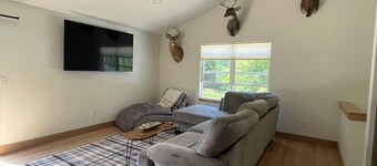 Welcome to Harrietta Pines – Your Cozy Up-North Family Getaway!