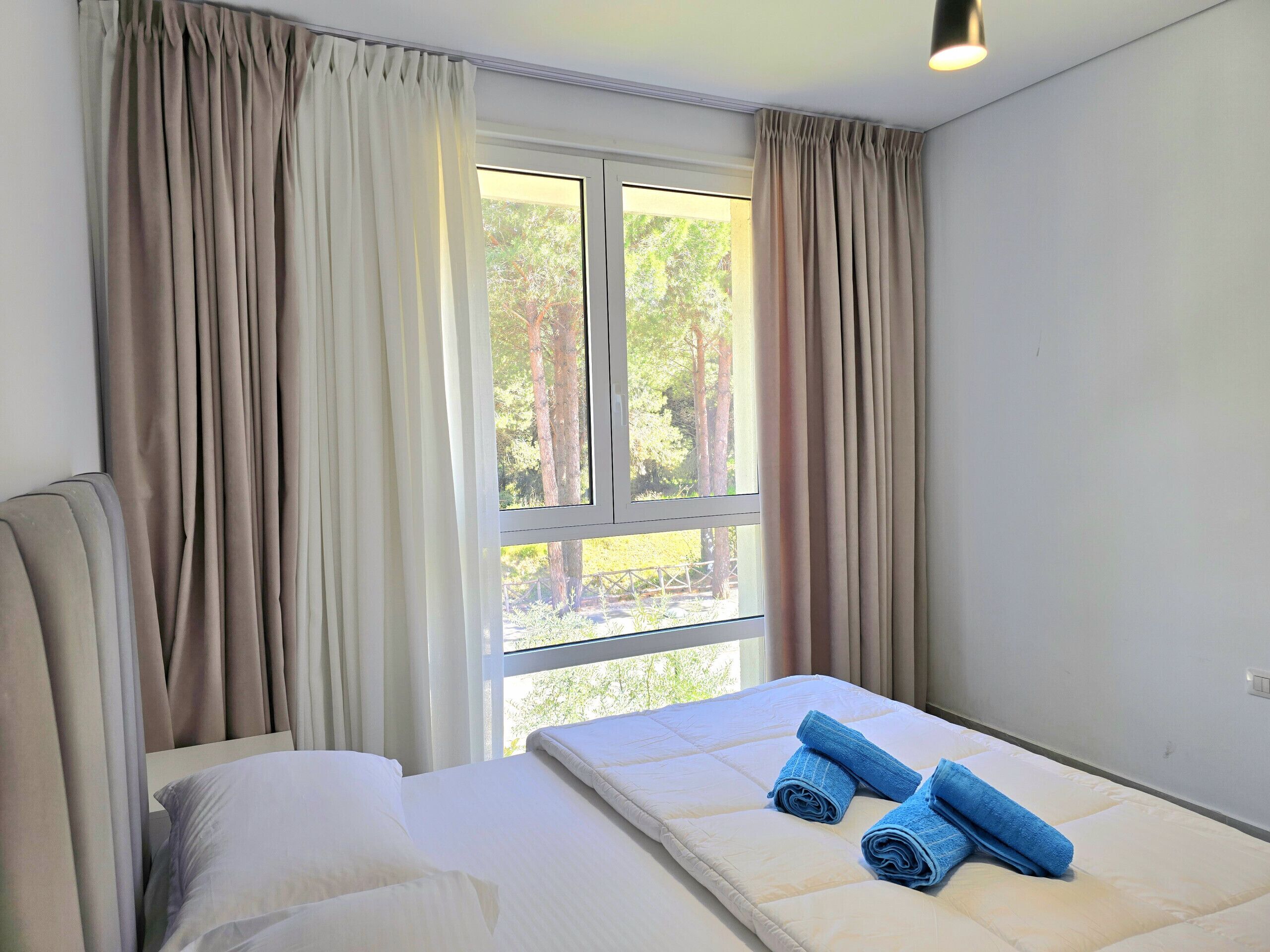 2 habitaciones, tabla de planchar con plancha y wifi gratis 