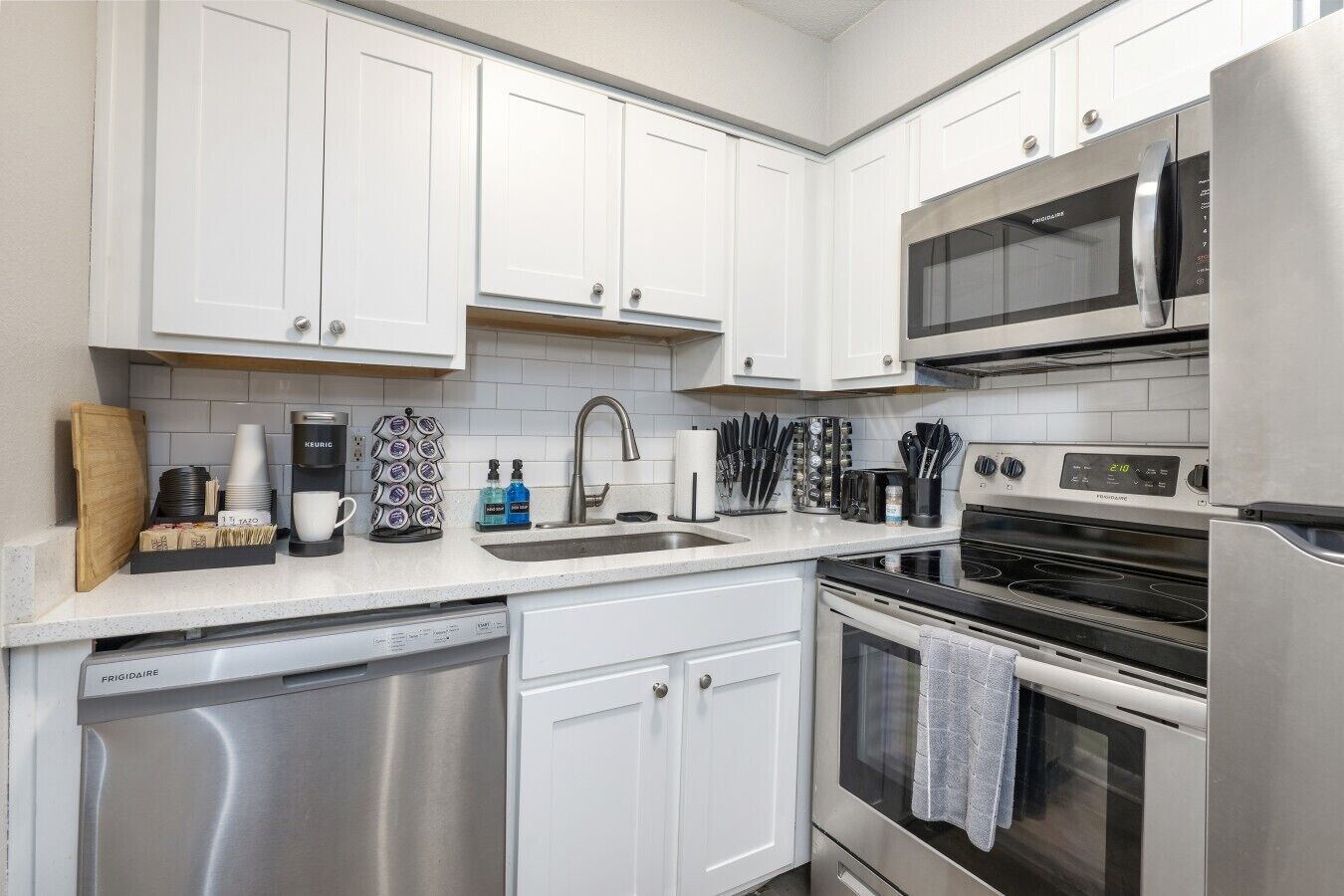 Coffee/tea maker, fridge, microwave, oven